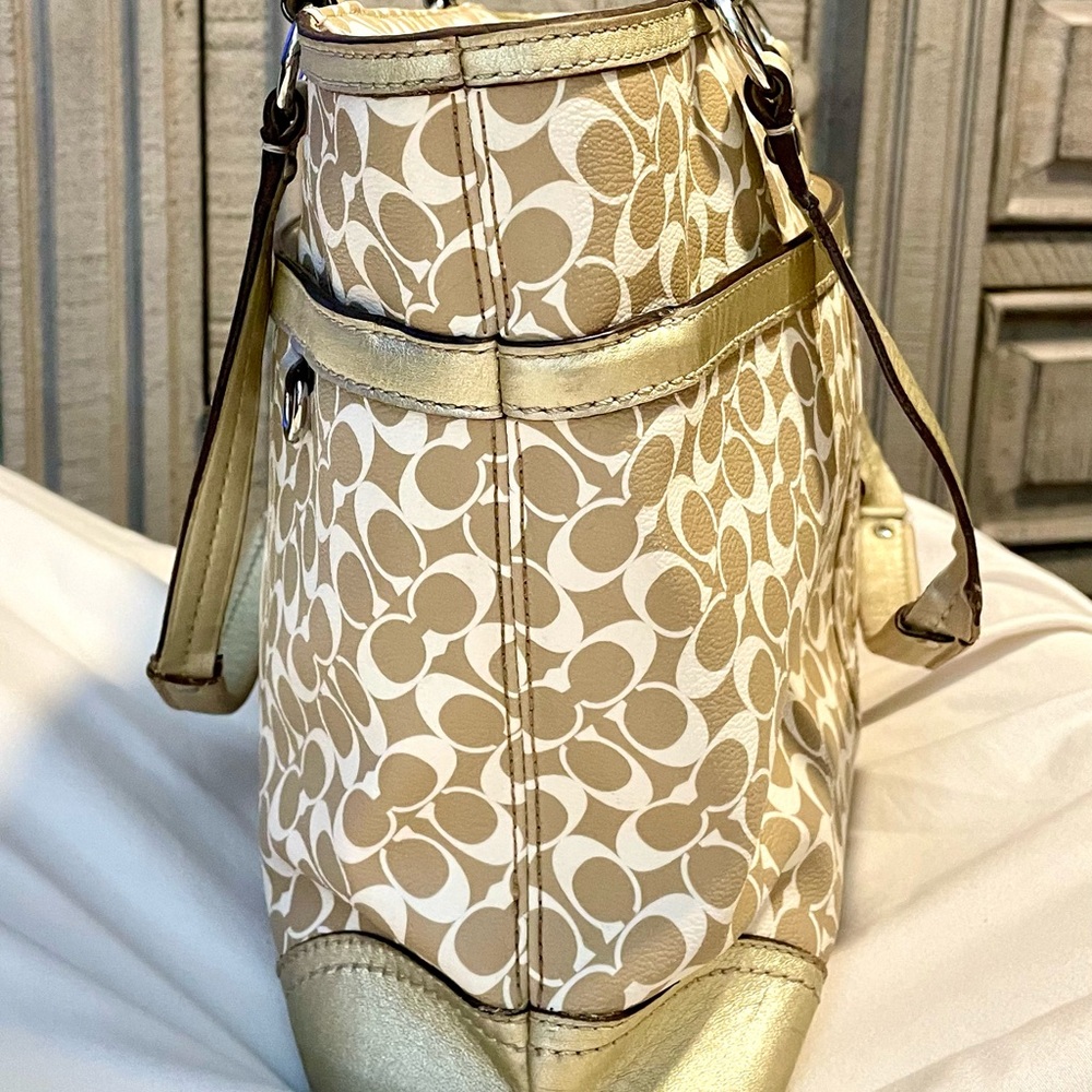 *EUC* COACH Heritage Chelsea Signature Shoulder Tote Bag/Purse - White & Gold - Picture 2 of 16